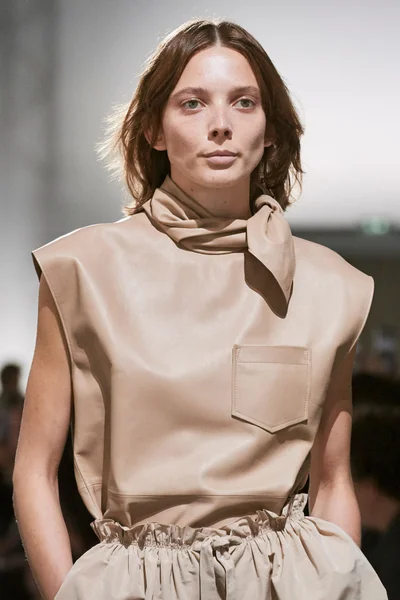 Look 1